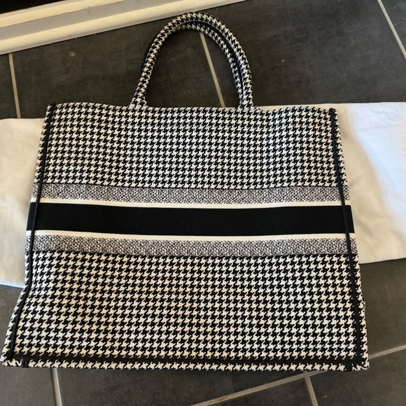 EMT 2100 Christian Dior Large Book Tote - Picture 4 of 9